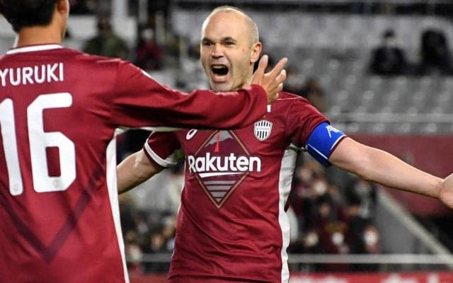 「日本代表のユニ着てる」「熱すぎる」イニエスタがカタールW杯の思い出家族写真を投稿、子供が日本とスペインのユニフォーム着用で大きな話題に「あの日の写真かな？」