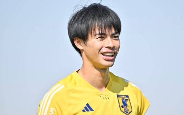 ｢髪の毛切ってる〜｣日本代表・三笘薫の新ヘアースタイルにファン興奮！ブライトン背番号22の練習中の写真に注目が集まる