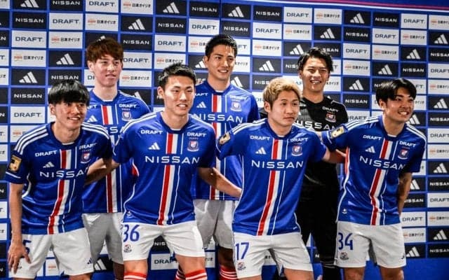 横浜FMが新体制を発表！ 自ら移籍を売り込んだサイドアタッカーに、指揮官の要望に応えたCBなど、7人の新加入選手が登壇！