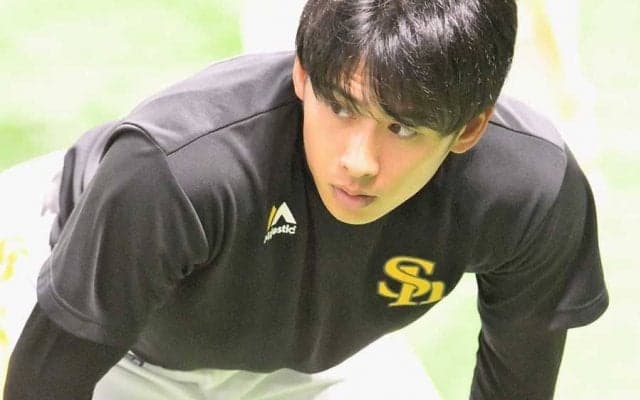 「ついにバレてもた」　トレンド入りの鷹右腕、全国区の“男前”は「メガネがたまらん」