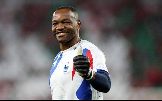 GKマンダンダがフランス代表引退を宣言「ロリスと話し合って同じ結論に」