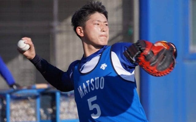 捕手転向2年で高卒ドラ1「意識が違う」　大阪桐蔭仕込みの“仕草”にファン注目