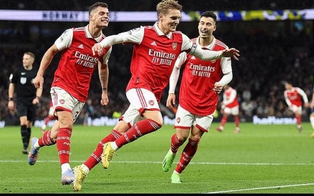 アーセナルが13-14シーズン以来のノースロンドンダービーでダブル達成！　2位シティと8pt差で悲願PL制覇へ大きな前進《プレミアリーグ》