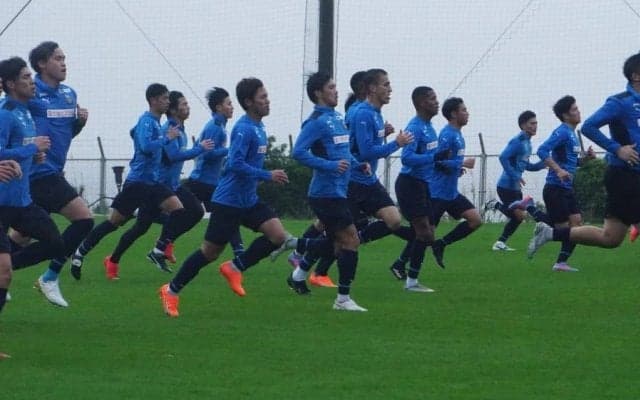 【毎日レポート！ 川崎F沖縄合宿】強風＆雨に見舞われた中でシュート練習を敢行！ 居残り練習では松長根・車屋・山根の珍しい組み合わせも…鬼木監督「キャプテンはこのキャンプ中に決めたい」