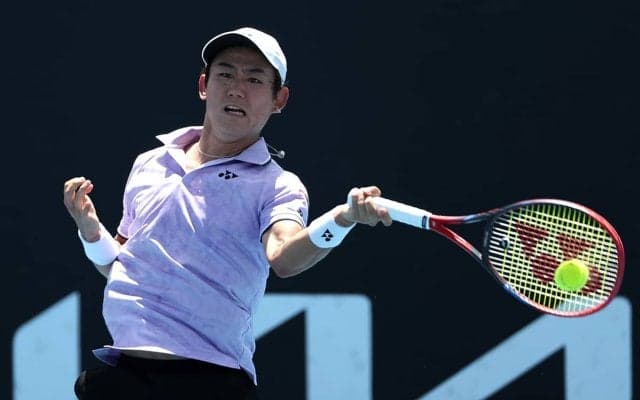 西岡良仁、世界69位にストレート勝利でグランドスラム6大会ぶりに初戦突破[全豪オープン]