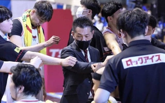 富山グラウジーズが浜口炎ヘッドコーチと契約解除…高岡大輔ACが指揮官代行に