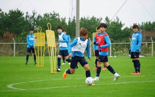 【毎日レポート! 川崎F沖縄合宿】寒さの中で11対11のミニゲームなど実施！ MF瀬川祐輔は「質が高くてきつい練習を毎日ヒーヒー言いながらやっています（笑）」…GK上福元直人は遅くまで居残り練習