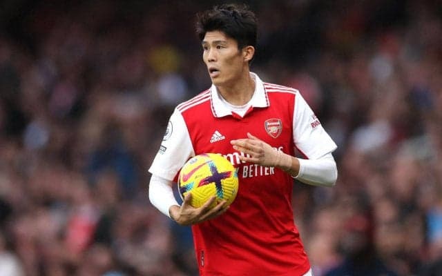 冨安健洋がゴミ拾いで話題！ ダービー勝利後の行動に現地ファンも感動「素晴らしい行動」「愛さない理由がない」