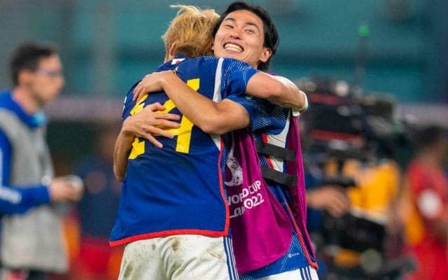 「可愛いの最上級」「推し2人の最高ツーショ！」伊東純也が奇跡起こす！ 誕生日の南野拓実と笑顔2ショットも“前髪”が話題に「前髪パッツンでもかっこいい」