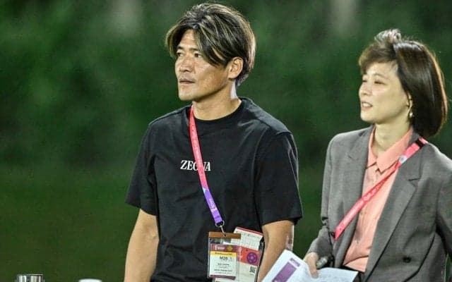 「可愛すぎますって」元日本代表・大久保嘉人氏が「幼稚園児の息子」との2ショットを投稿！ 公園で「逆上がり」に挑戦する姿にもファン注目