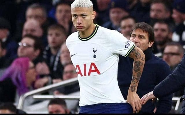 トッテナムのリシャルリソンが同胞FWの握手をガン無視！試合後には謝罪「ダービーだから熱くなっていた」