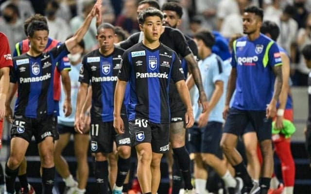 「来日3日でこのコテ捌き」G大阪の新加入助っ人FWが関西フードに挑戦で「第2のユンカーになるやもしれん」などの声上がる！ 「お箸も上手」「コテコテの大阪人の仲間入りや」など、ファンも大歓迎