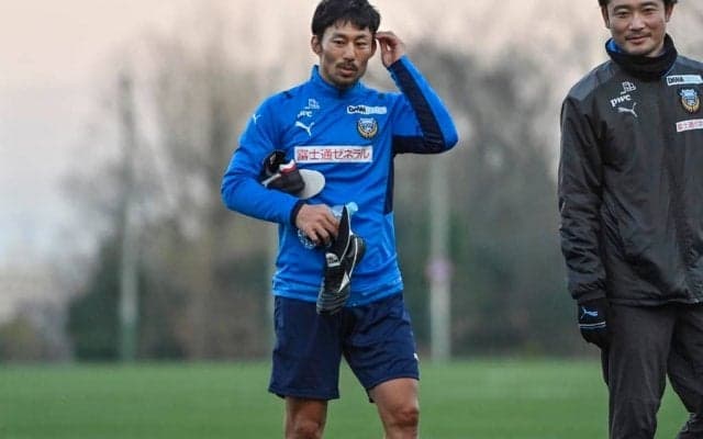 「15秒のトラップうますぎ」川崎の家長昭博と大関友翔が「止めて蹴る」を駆使して対面パス！ ベテラン×ルーキーの「自主練」が話題に