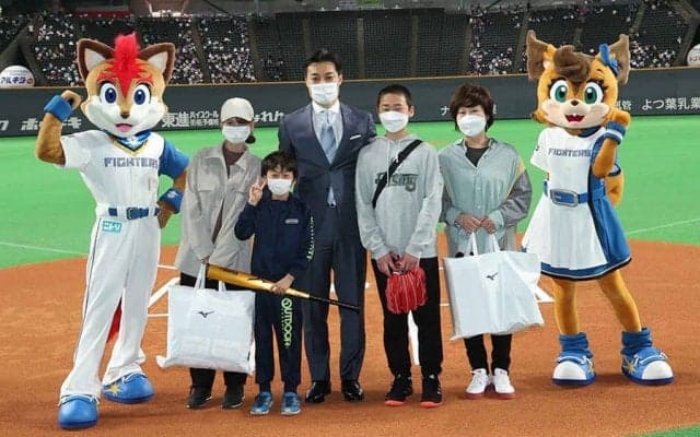野球を続けたい子どもたちに7万円相当の用具寄贈　日本ハムが“ひとり親世帯”を支援