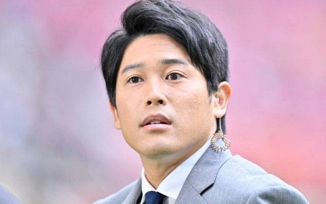 「2人ともイケメンだな」内田篤人氏が元日本代表FWと「再会」！ 43歳で代表兼監督を務める「高校時代の先輩」を取材する
