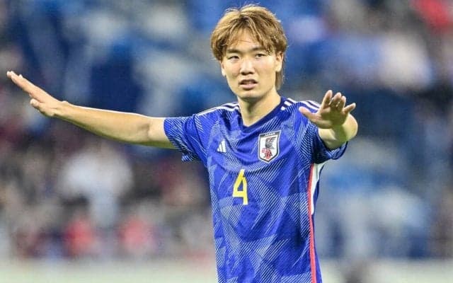 「やばい、、沼、、」「可愛すぎる」日本代表・板倉滉の「冬の私服コレクション姿」にファン大反響！ 笑顔のピース写真をクラブ公式が公開