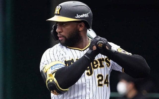 前阪神助っ人、喜びすぎて外野まで“逃走”　大活躍に虎党は複雑「甲子園で打てよ」