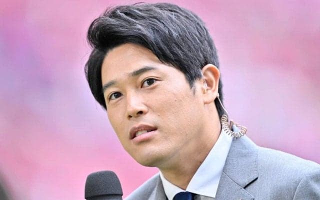 「もうこの2人のツーショとか」元日本代表・内田篤人氏が鹿島キャンプ訪問で「黄金時代2ショット」公開！ 「いつ見てもイケメン」など人気健在のOBが肩組撮影！