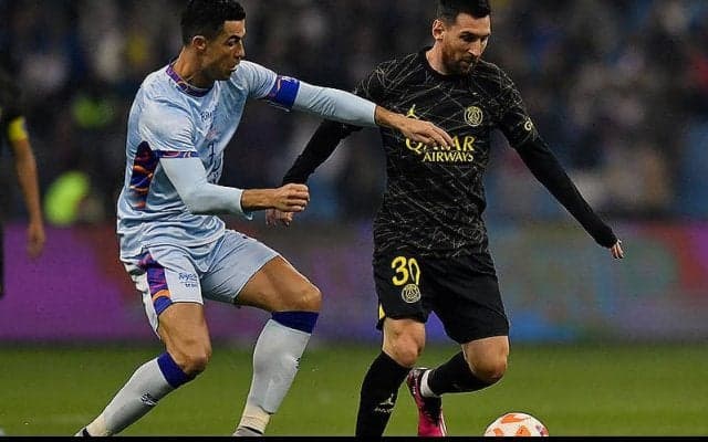 主役のメッシとC・ロナウドが共にゴール！　10人PSGがリヤド選抜とのド派手な打ち合い制す《親善試合》