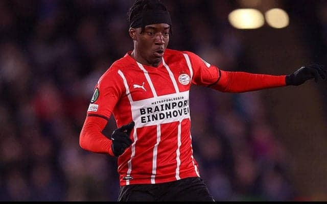 チェルシーがPSVの若き10番マドゥエケ確保へ！　D・フォファナ、ムドリクに続く今冬3人目の前線補強に