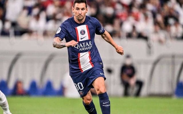 「これはかっこいい、、」「史上最高だ」パリ・サンジェルマンがC・ロナウド対戦試合の「新ユニフォーム」発表！ メッシ、エムバペ、ネイマールが着用する「黒と金の特別デザイン」