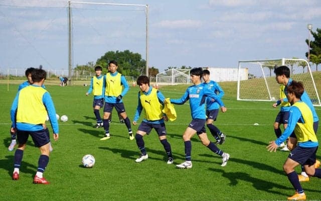 【毎日レポート! 川崎F沖縄合宿】川崎が3バックでの戦術練習行う！ MF脇坂泰斗は「意欲的にみんながやっている」、DF大南拓磨は「遠くが見えなくならないように」と手応え語る！