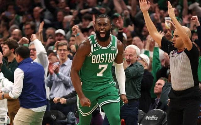 第4Qで値千金の同点弾を沈めたブラウン…セルティックスがウォリアーズを延長戦で撃破