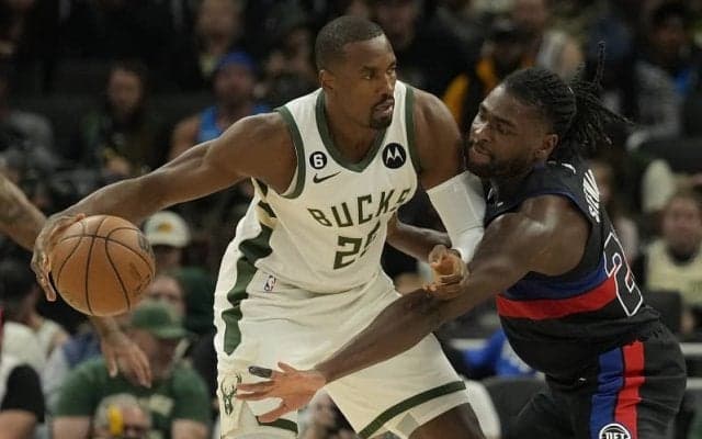 バックスとサージ・イバカが双方合意のうえでトレード先を模索へ