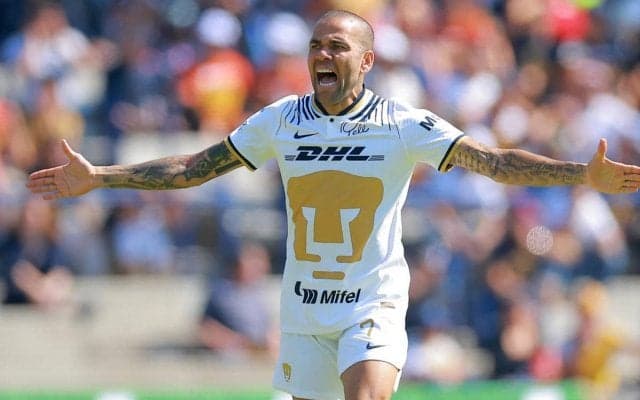 性的暴行で逮捕のダニエウ・アウベス、所属クラブが即時解雇を発表「我々の哲学が1人の行為で傷つけることは許されない」