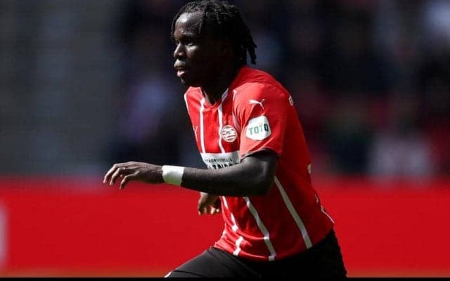 フェネルバフチェがPSVからローン中のブルマ買取を発表！　新たに2年半契約