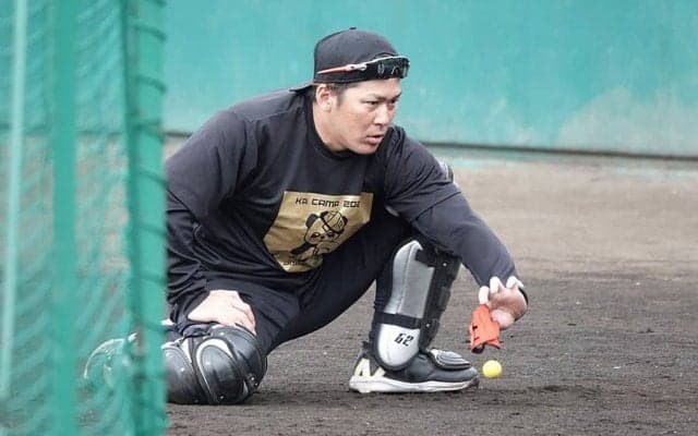 鷹・甲斐が“アマコーチ”に助言求めたワケ　投手助ける技術を「身に付けないといけない」