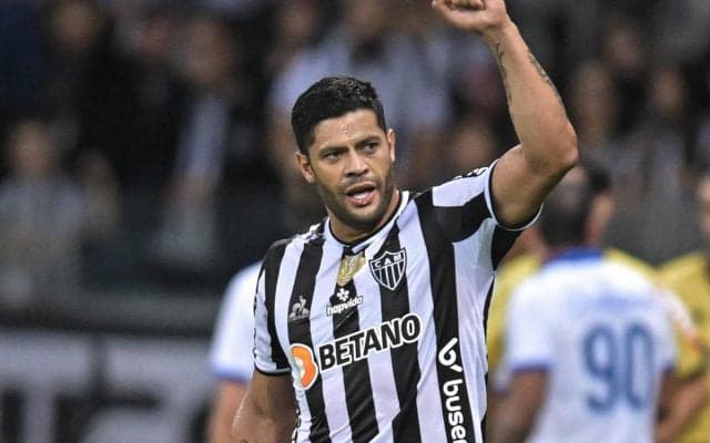 「これはひどい」あのフッキがまさか…がら空きゴール前で想像超えの枠外シュート