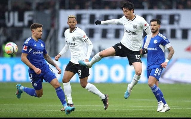 【ブンデスリーガ日本人選手】鎌田、長谷部vs吉田、上月の日本人対決はフランクフルトが3発快勝！