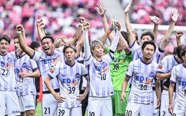 「現役チームメイトみたい！」J1広島の選手がかつてのチームメイトと「トルコでまさかの再会」！ 森島司、佐々木翔らとの記念撮影に「この写真最高すぎるわ、、、」とファンも感動の声