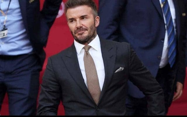  親子で別々のチームを応援、アーセナル勝利に喜ぶ次男に煽られたベッカム氏の表情が反響「かわいそうに」