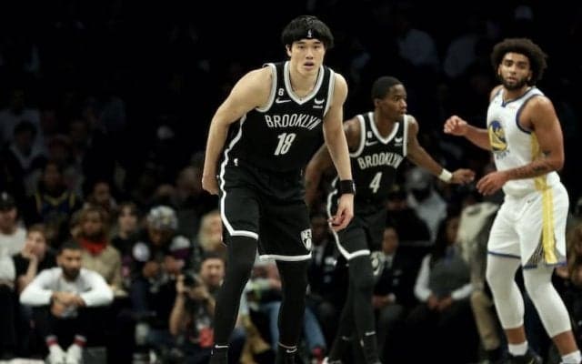 アービングの活躍でネッツがウォリアーズに逆転勝利…渡邊はレイアップで得点を記録