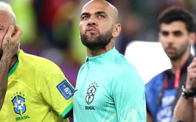 「人生のたった2本の柱を失った」性的暴行容疑で逮捕のダニエウ・アウベス妻が心境…逮捕の前に最愛の母が他界