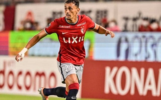 「キャプ翼みたい」「身体の軸がしっかりしてる」鹿島の練習中に見られた「ボール扱い術」が『キャプテン翼』のあのドリブルを導く⁉ 「セグウェイドリブルが見られる日も近い」など、ファンから驚きの声