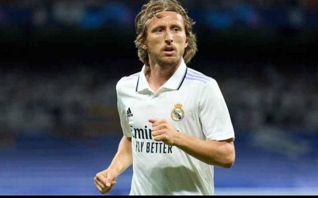 モドリッチがスネ当てに何度もキス！愛らしいルーティンの背景にある家族愛