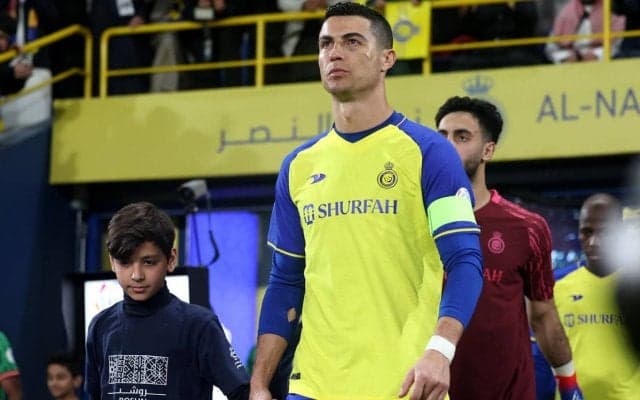 「可愛すぎる！」「本当に嬉しそう」C・ロナウドと手を繋いだエスコートキッズの反応が話題に！C・ロナウドも微笑み返す「夢が現実になったね」