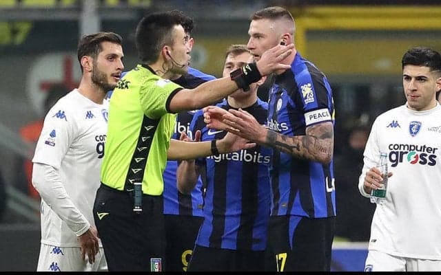 シュクリニアル退場で厳しい一戦に…チャルハノールは判定に不満「あのようなミスは許されない」