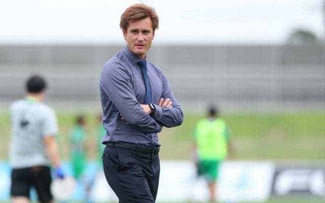 「こんな事してくれる監督他にいない」J3クラブを率いる青年監督のキャンプ初日の「前代未聞の行動」に絶賛の声！「こんなボスの下で働きたい」など、熱い声が送られる