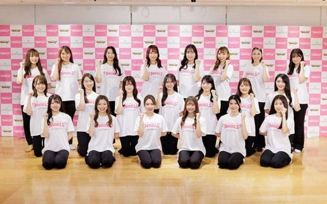 へそ出し“チアの卵”が「色白でかわいい」　熱演にファン大興奮「きつねに負けるな」