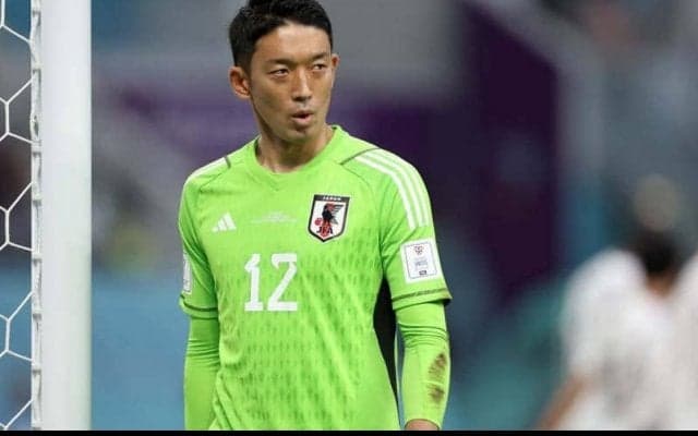 「身長差が可愛すぎる！」権田修一と“仮面ライダー女優”が2ショット！バラエティ番組出演には「慣れない事も頑張りました」