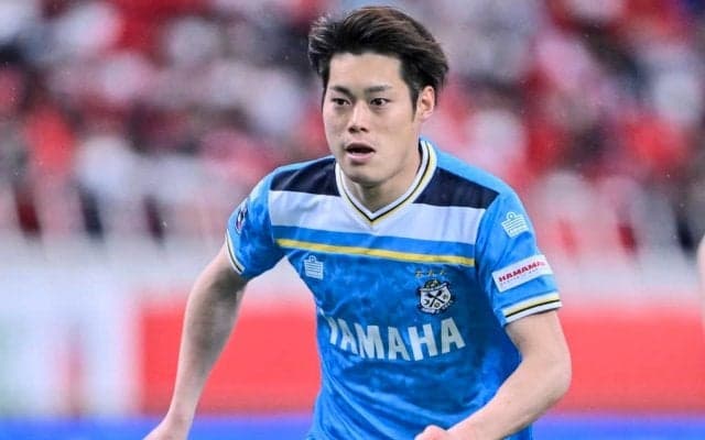 「祝福とは言え寒そうだなぁ…」J2磐田の誕生日選手への「雪玉と水による祝福」に悲鳴の声！ 大寒波襲来の影響がキャンプ中にも表れる