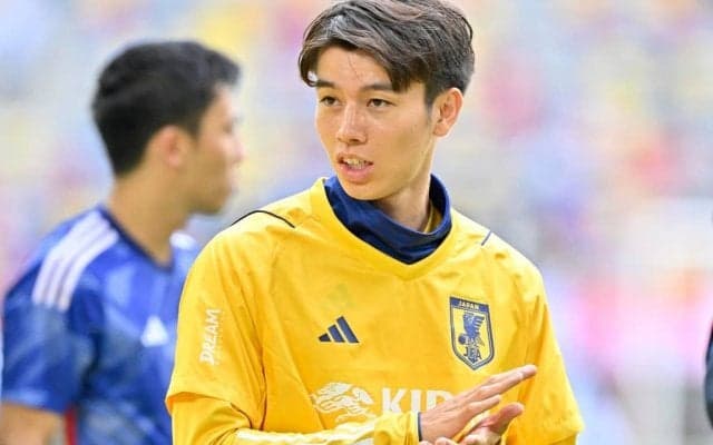 「たしかに忍者だ」日本代表・田中碧と内野貴史の「独創的な防寒対策」がまさかの反響！ 日本人コンビのまさかのスタイルに「盗人にも見えちゃう」の声も