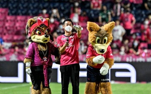 「その上着寒くないの？」香川真司とC大阪DJのベルギーでの「再会2ショット」公開！ 香川に「20回は言われた」という服装への質問も明かされる