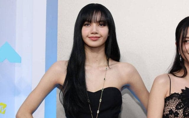 「マジかよ！」「カップルみたい」世界的人気のBLACKPINKのリサさんがネイマールと肩寄せ密着2ショット「どっちも羨ましい」