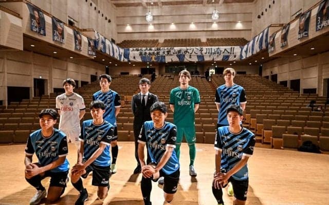 「予想外の数を」と川崎Fも隠せぬ戸惑い…「クラブのヒール役」が「国立へ」とまさかのトレンド入り！ ゲストの前で仕事放棄も、Jリーグ公式が「どこか憎めず人気急上昇中」と説明