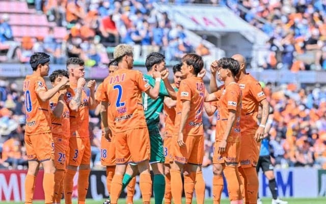 「発見!!!」「粋な計らい！」J2清水のキャンプ移動写真で見つけた「2つのもの」にコメントが集中！サポーターの熱が入った「噂話」と「カラーリング」